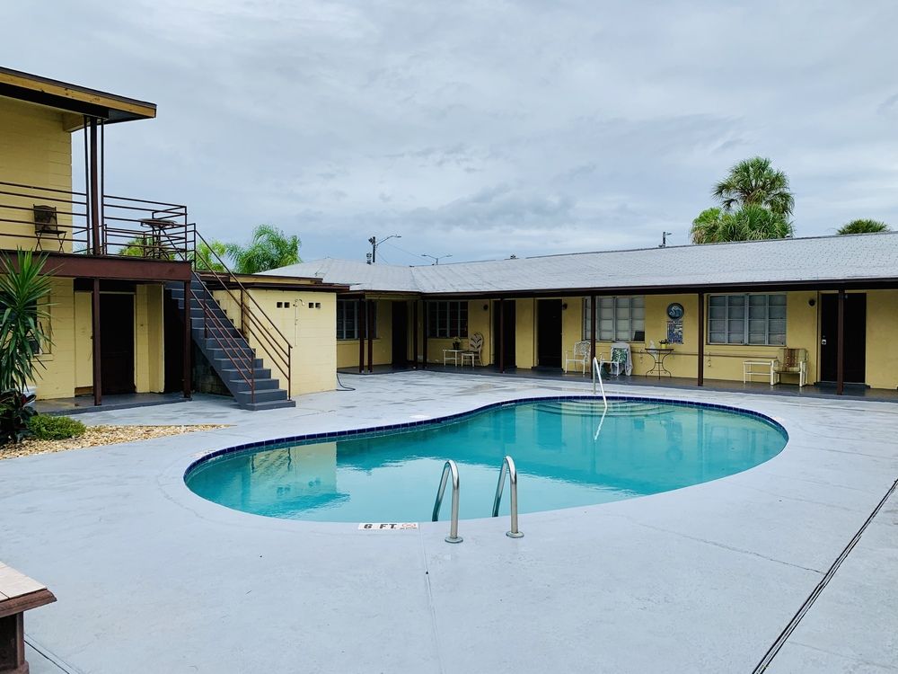 THE ST. PETE BEACH VILLAS (14-UNIT APARTMENT COMPLEX)- SELLER FINANCING AVAILABLE! : 550 Corey Ave, St Pete Beach, FL 33706